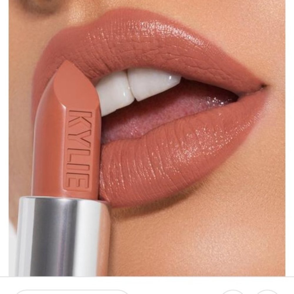 Kylie Cosmetics Dulce de Leche Creme Lipstick - Picture 2 of 6